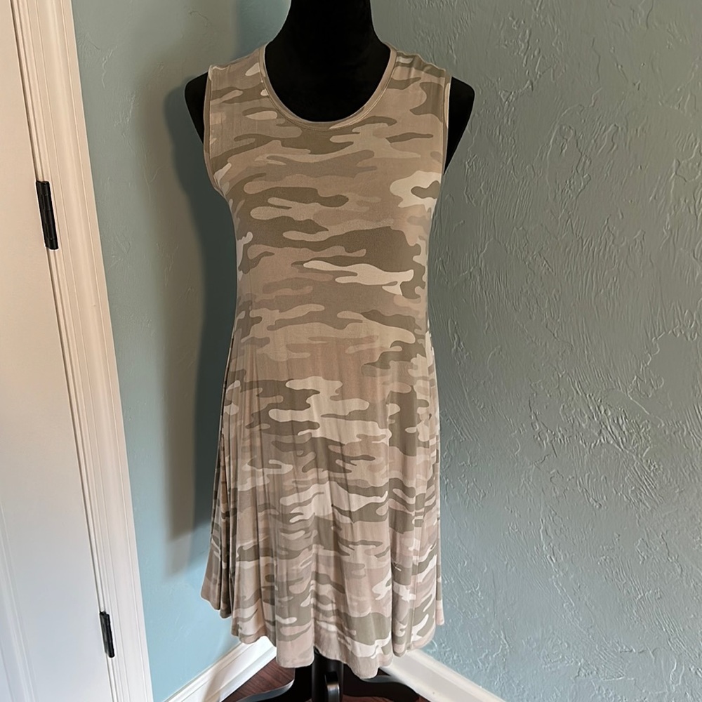 Sleeveless dress